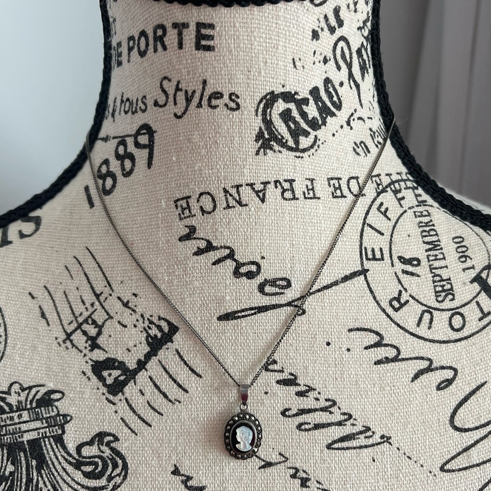 Sterling Silver Cameo Pendant Necklace